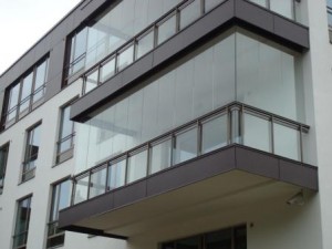 balkonų stiklinimas kainos